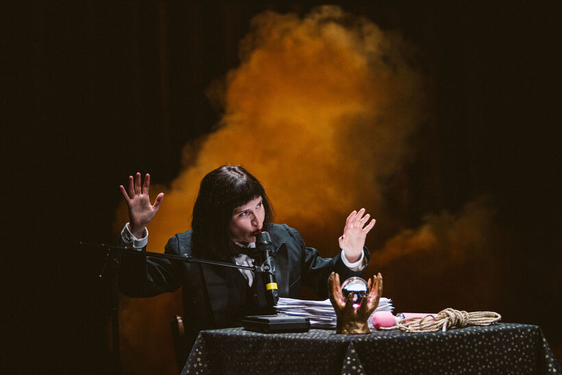 3_Carolina Bianchi: Cadela Força Trilogy, Chapter II, The Brotherhood. Photo: Mayra Azzi.